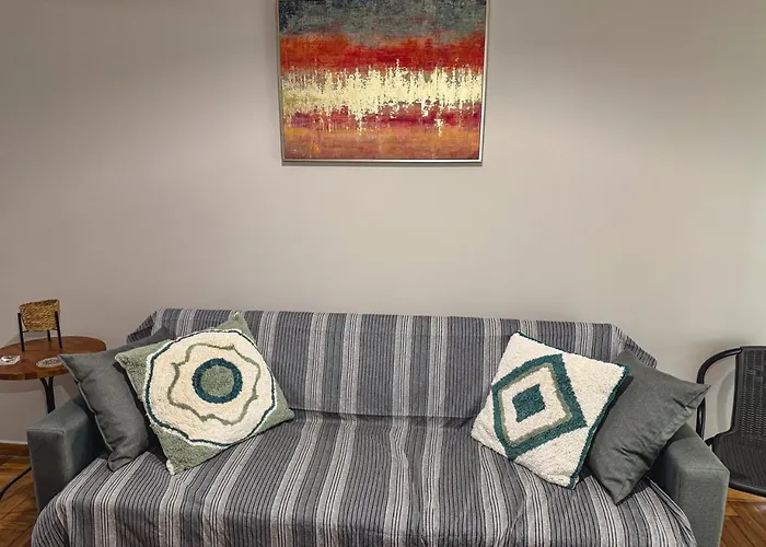 Spacious & Sunny 3Bdr Apartment