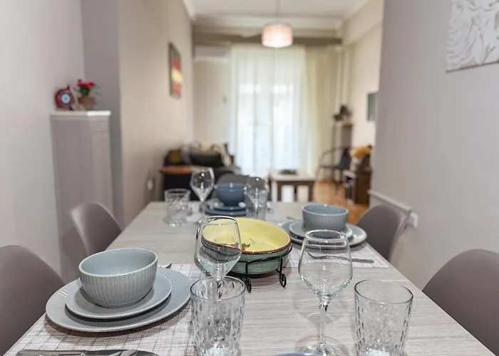 Spacious & Sunny 3Bdr Apartment