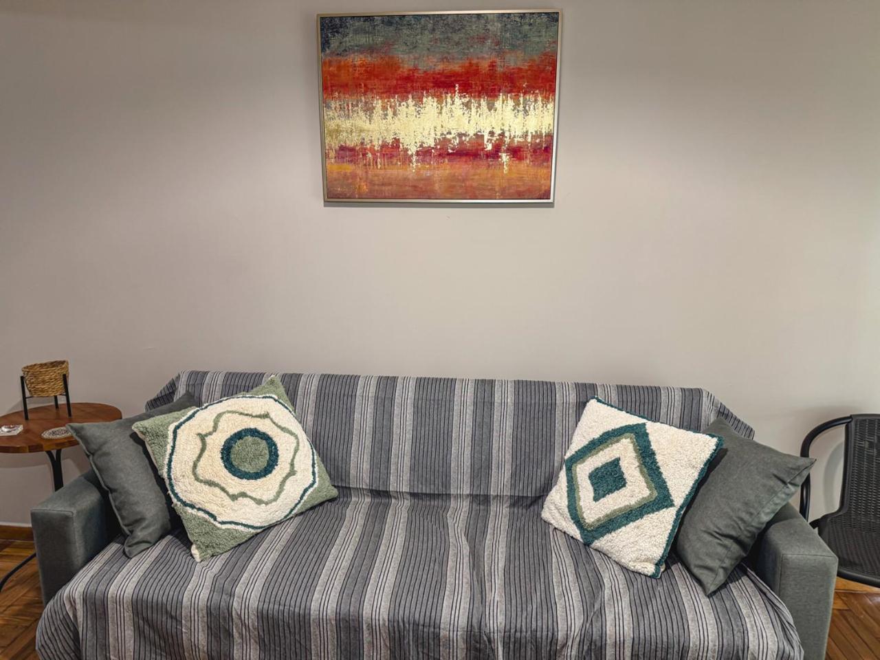 Spacious & Sunny 3bdr Atena